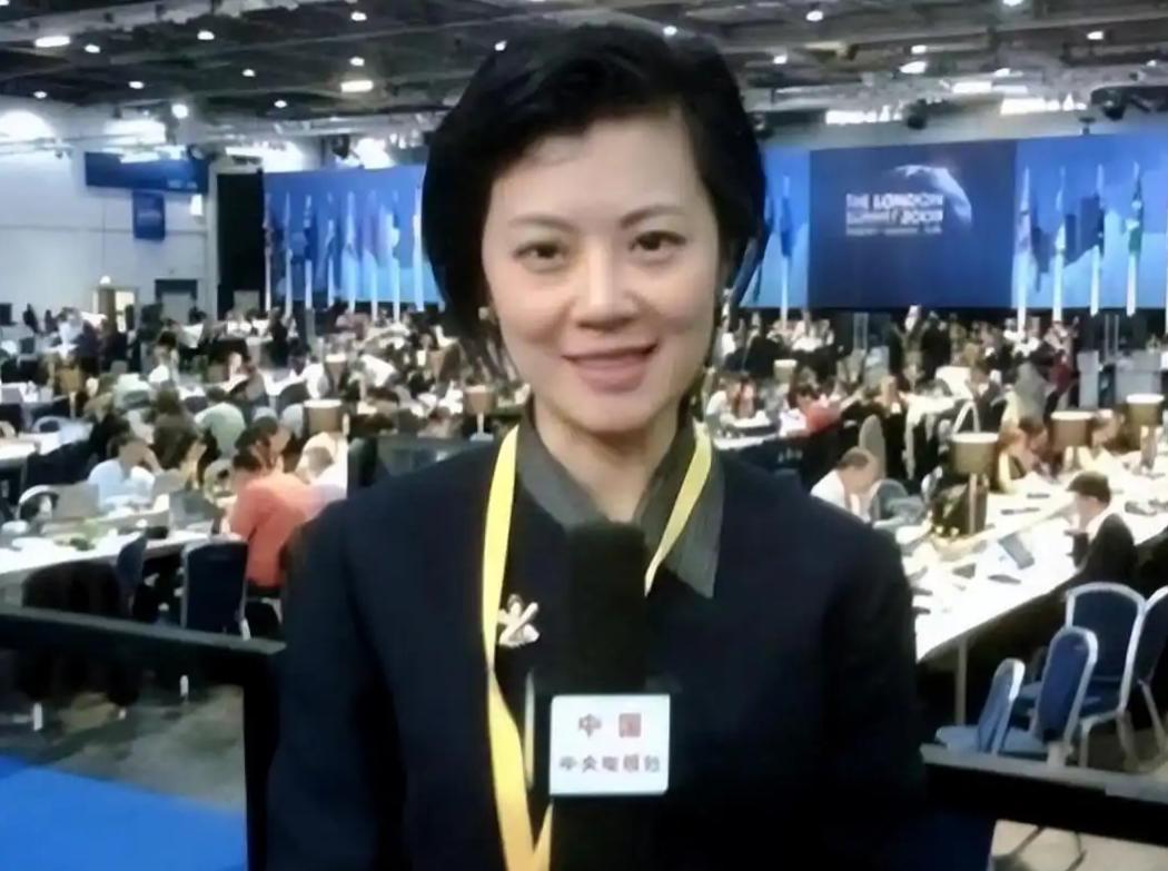 [点赞]我愿意放弃中国国籍，自愿加入英国！2004年，34岁的姜丰在入籍申请书