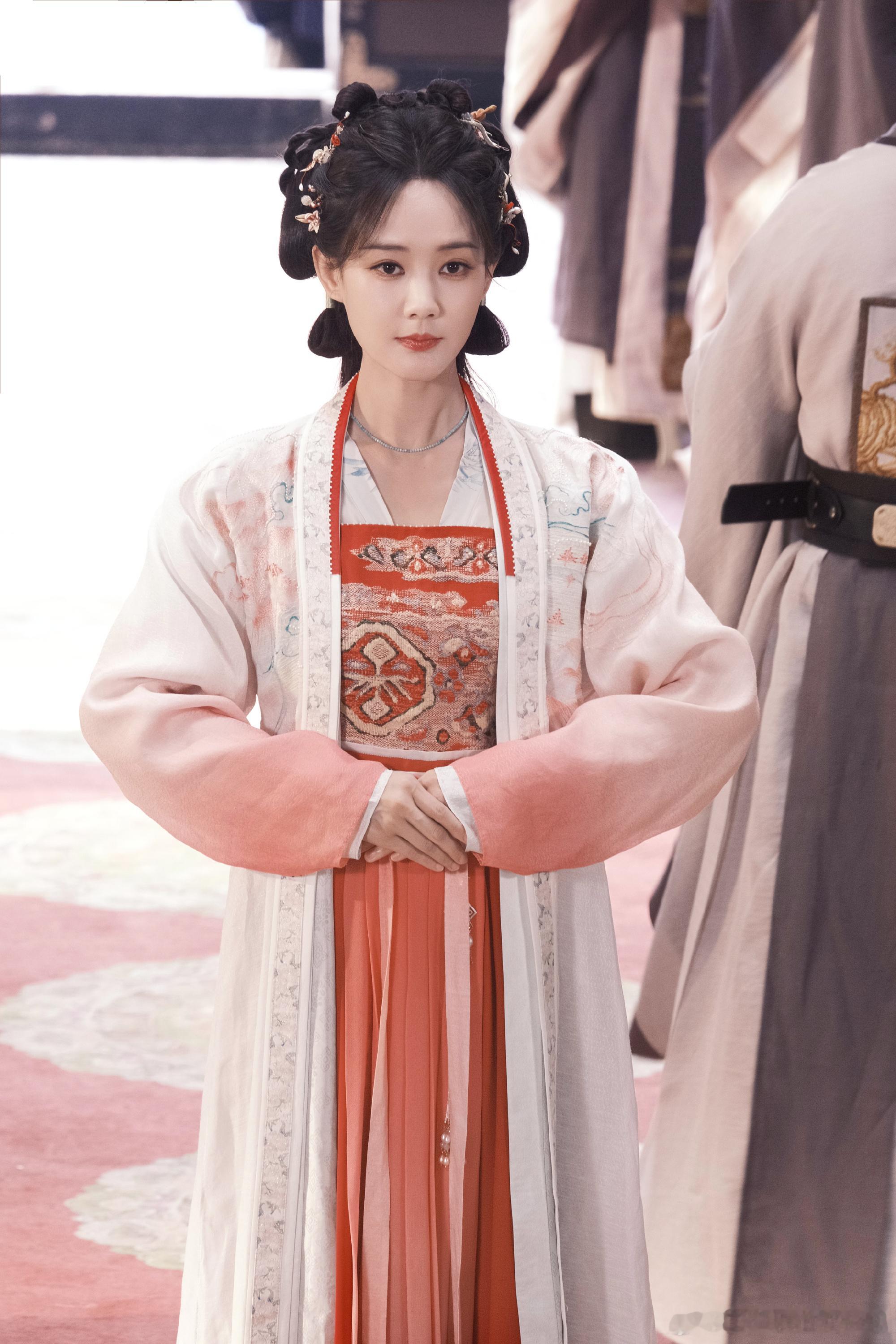 1、李一桐这体质真不是一般的体寒，简直像被冰封了一样。演了几十部女主戏，愣是没一