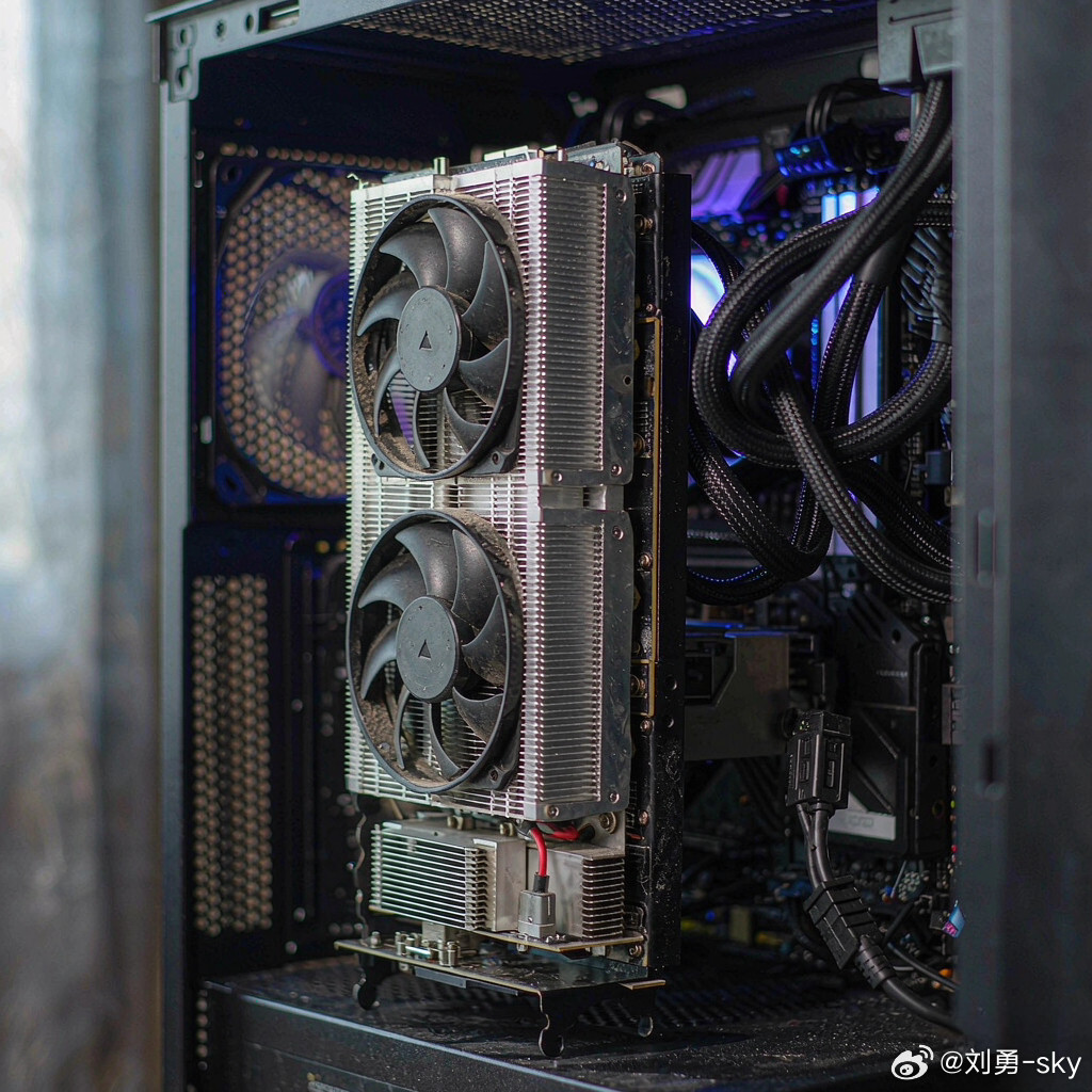 还在用GTX10系打游戏、剪视频的朋友，先别急着骂老黄。英伟达9月30日悄悄推了个GeForce安全