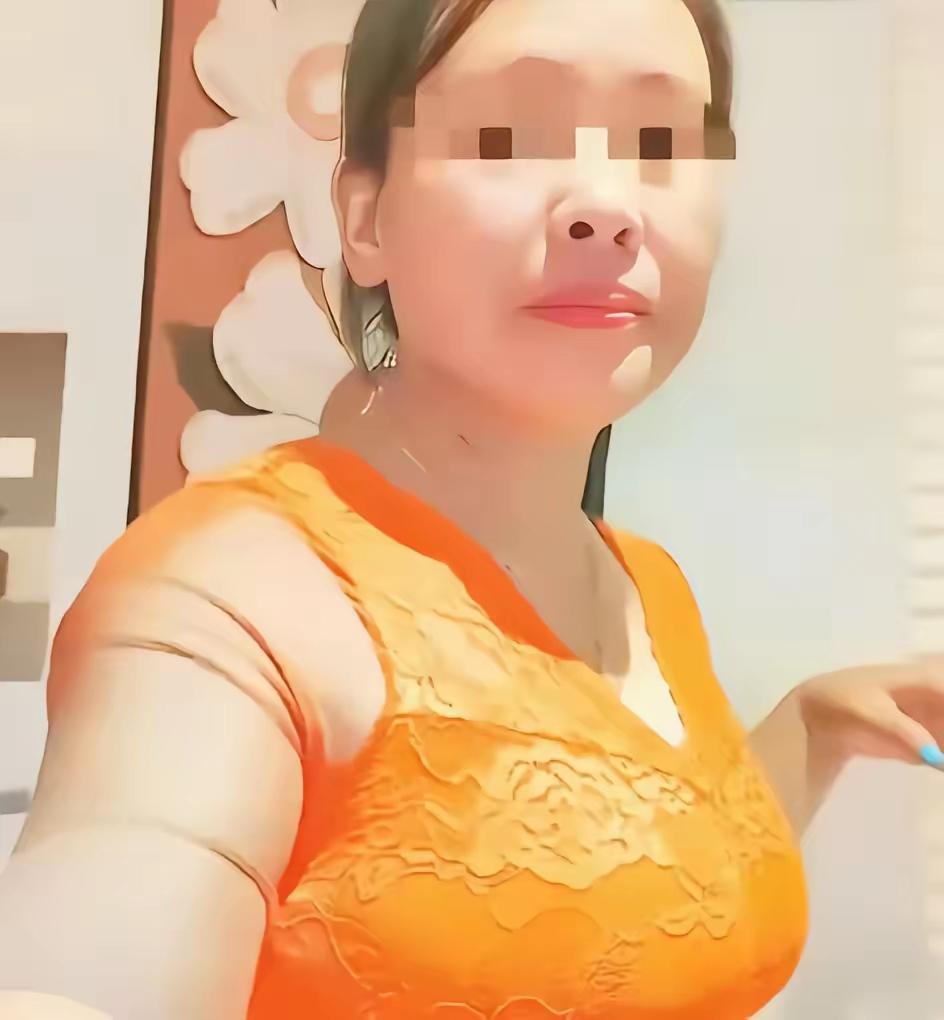 看到老姜前妻的照片，我不淡定了，这身材难怪老姜驾驭不了，老实人就该找个老实的