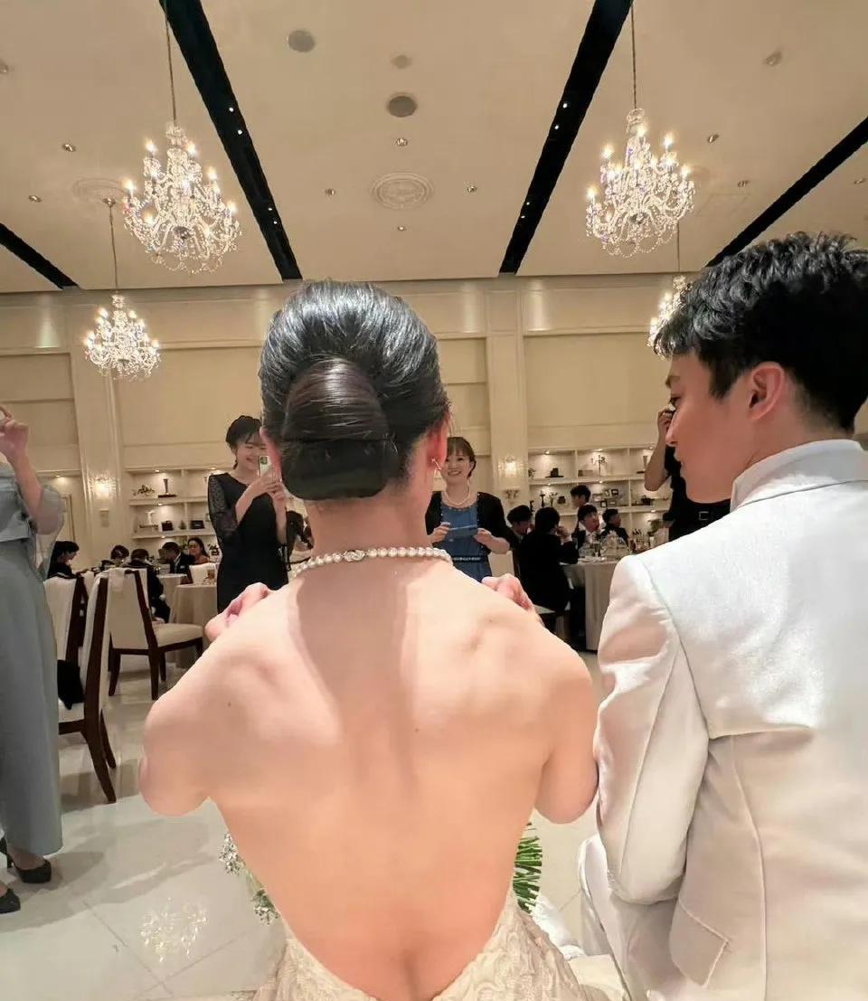 这个婚姻就是找到了靠山，以后谁动我一下试试