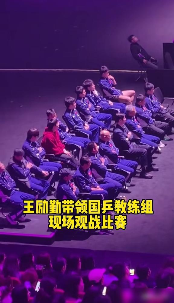 国乒00后把世界第12逼疯，3个赛点硬是没拿下。换你你心态崩不崩？第六局手