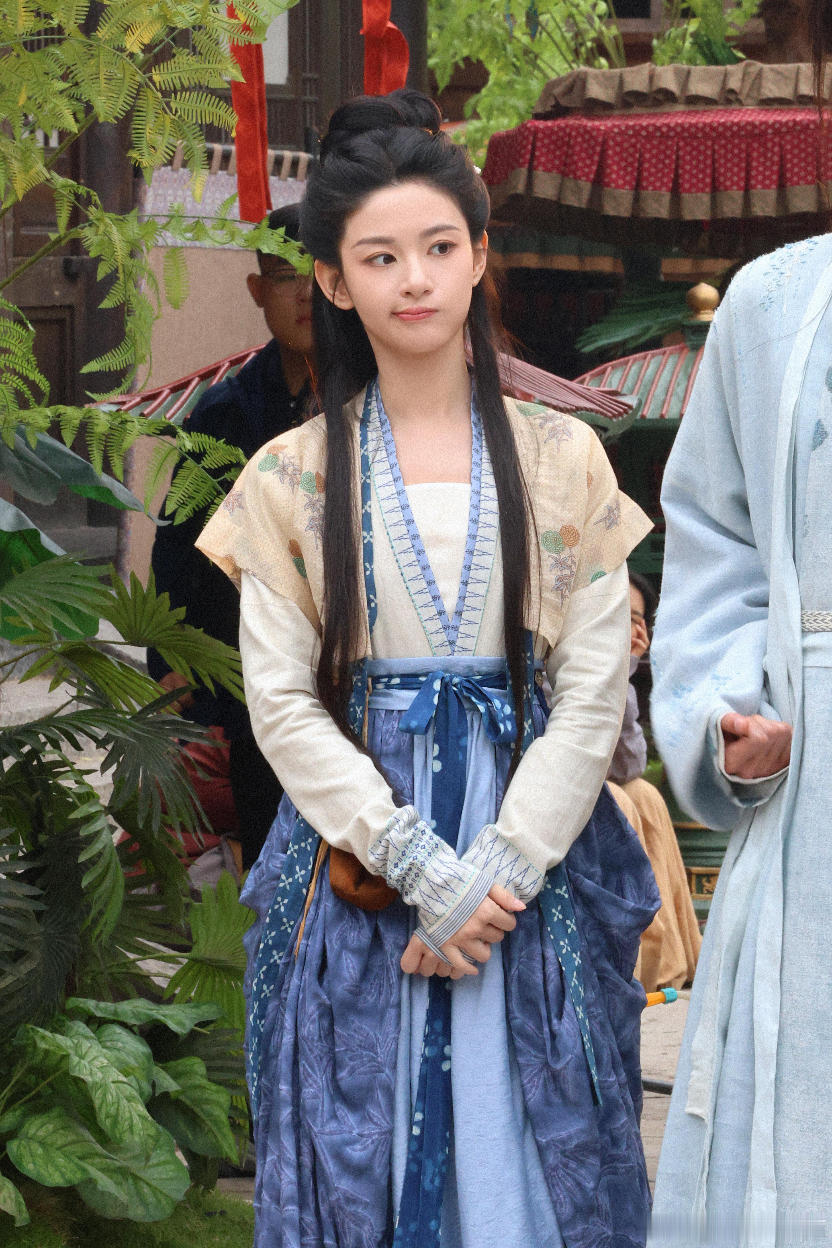 于正发的赵晴男装赵晴男装好惊喜啊，从女装到将军服，每套造型都能稳稳拿捏。她认真