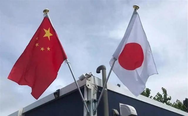 日本为什么总是敢于欺负中国，再而三的？毛主席曾经说：日本之所以敢发动侵华战争，最