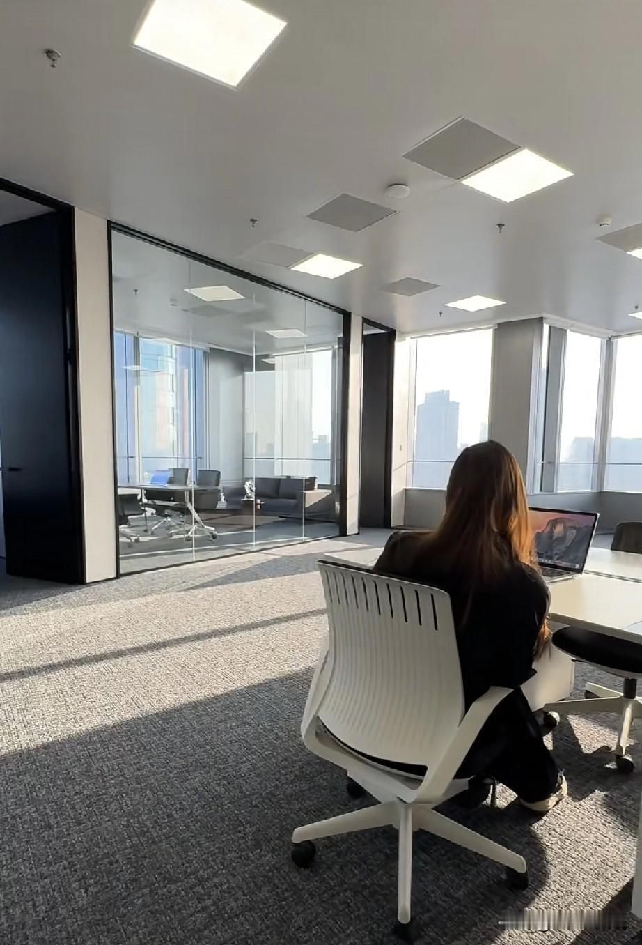 关于职场中派系斗争、站谁队这个问题，今天因为“站队失败而离职”的求职者给了一个实