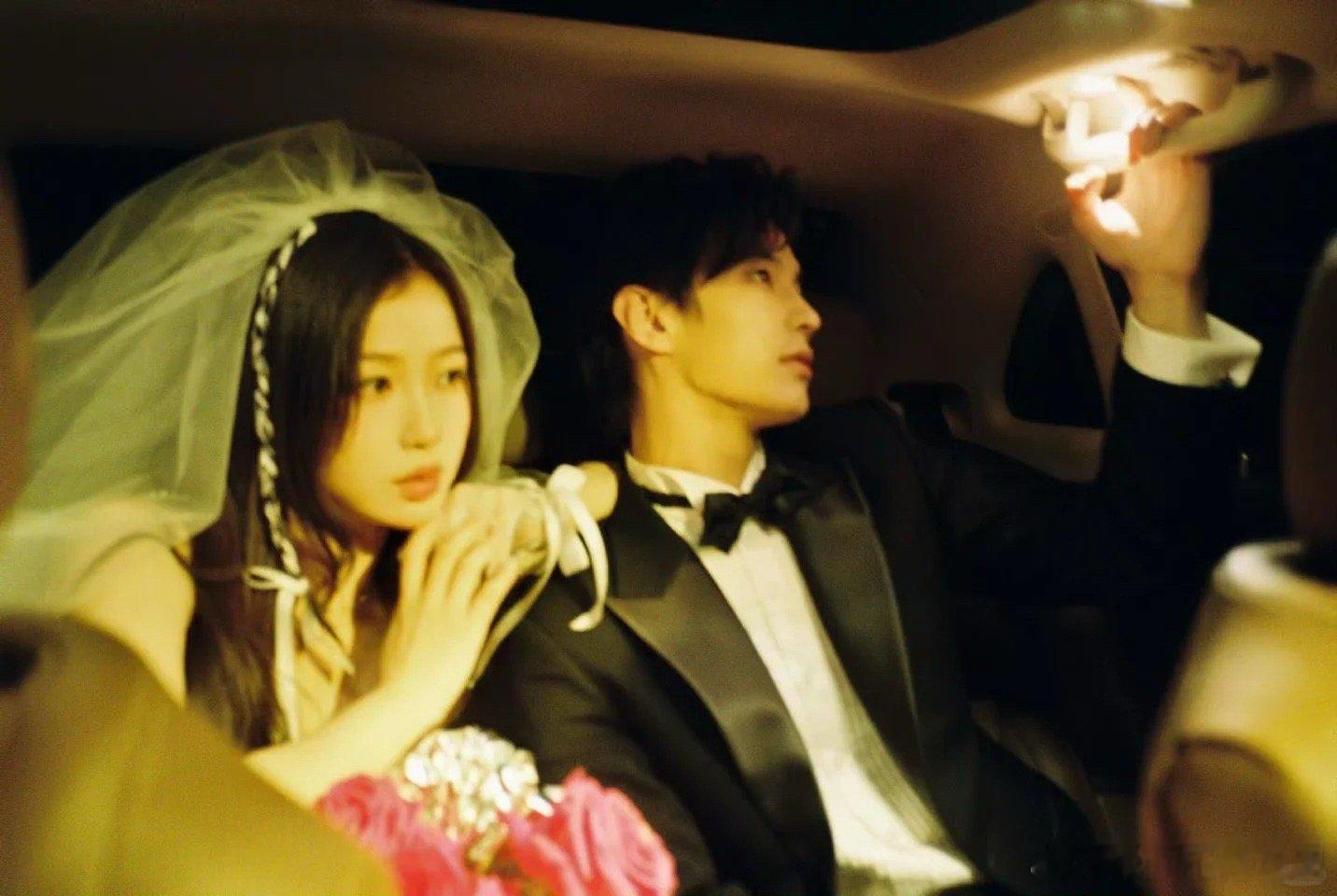 情侣博主赛道来新cp了朝朝暮暮杀到海外！洋抖81w赞，这对CP直接成跨国情侣博主