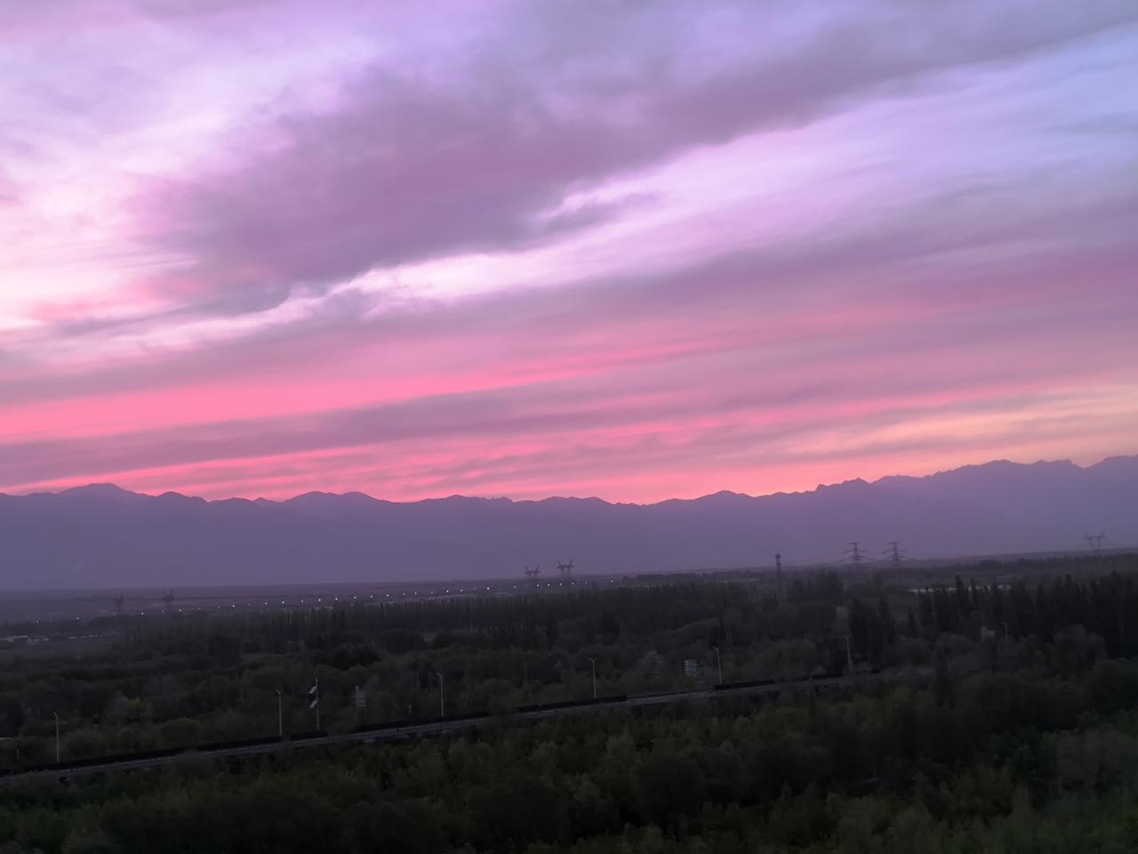 经常有人问，跑步每个月到底跑多少公里才合适？其实没有统一标准，不用盲目跟风堆跑