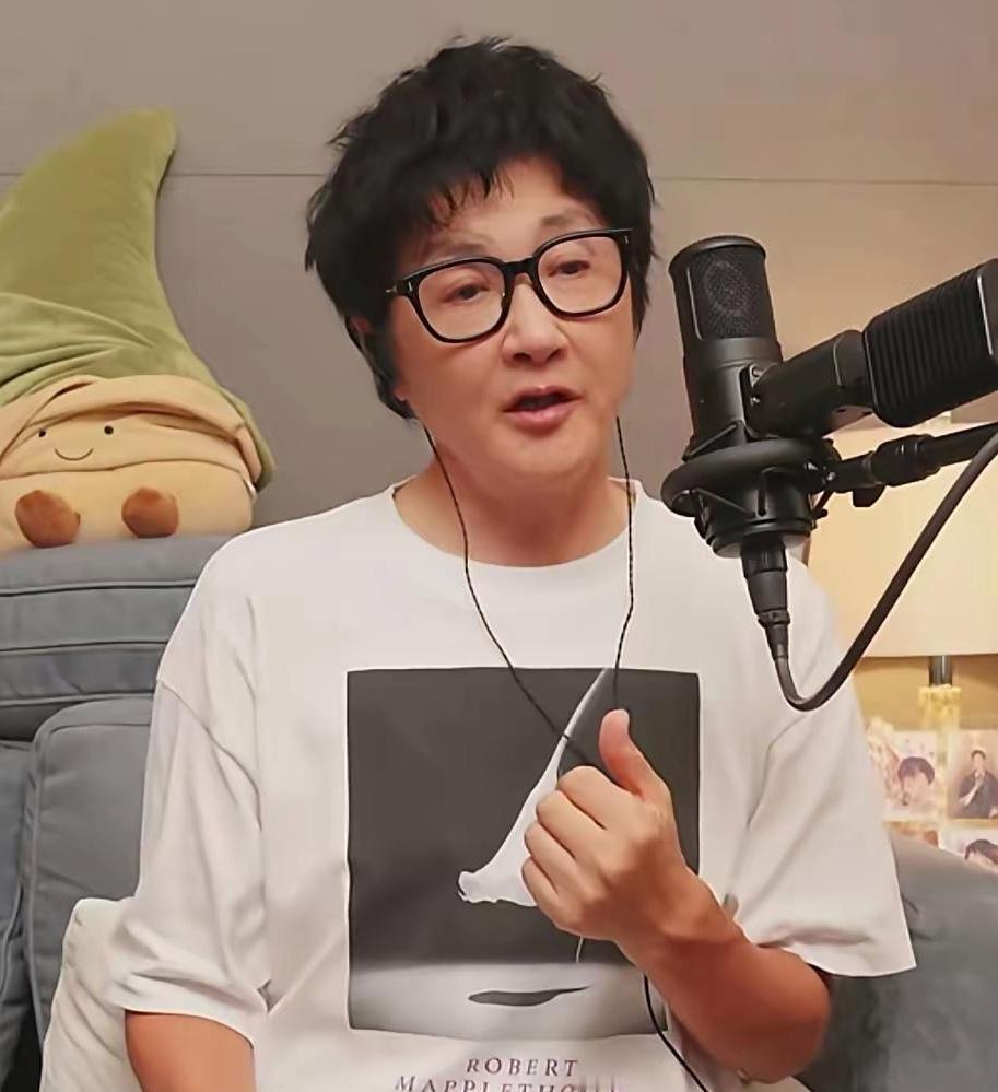 怪我眼瞎，看实力歌手孙楠网络直播，半天俺没认出来。孙楠现在这个模样，有网友调