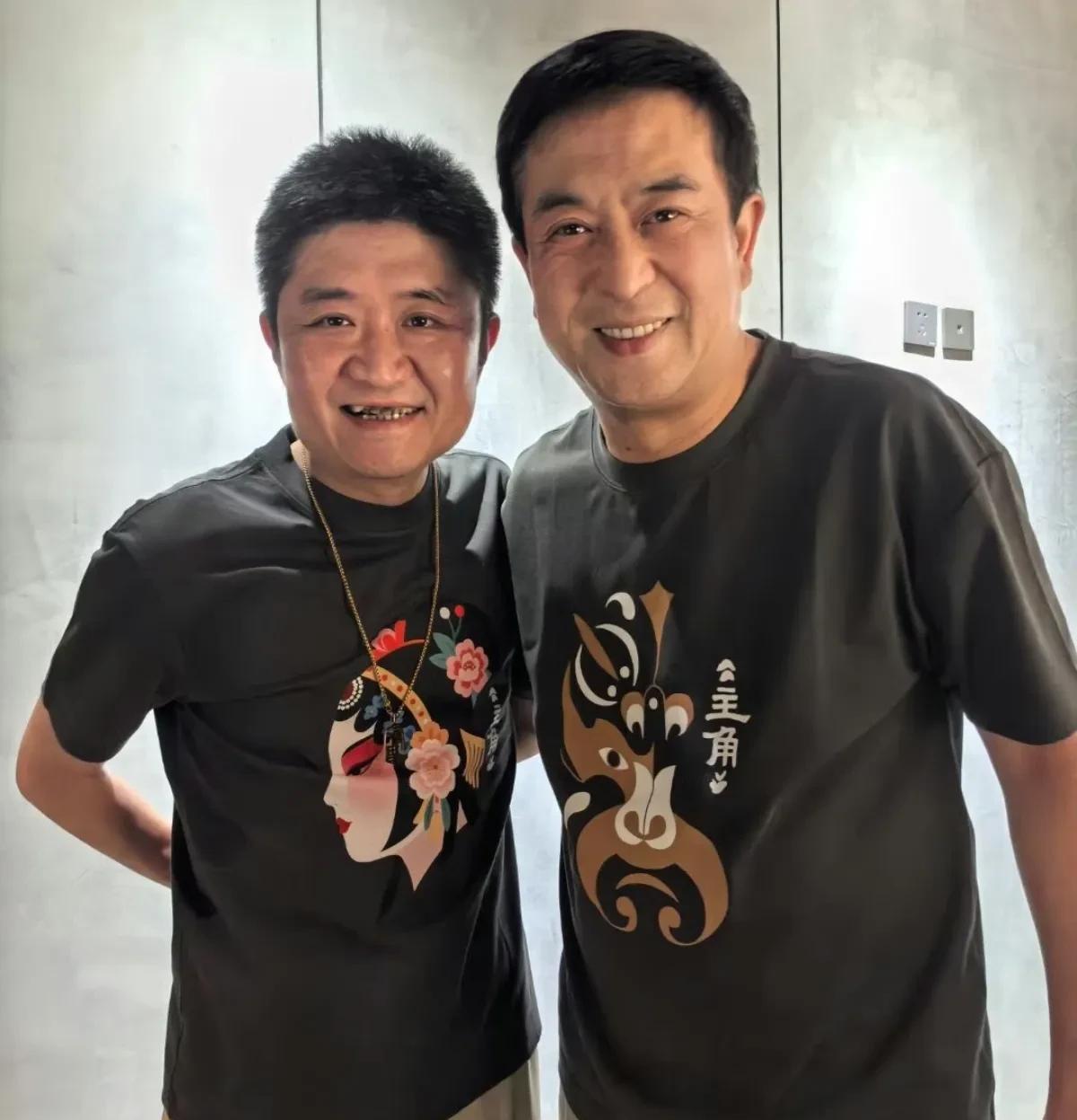 苗阜，是西安青曲社的班主，还是陕西省曲协主席。最近网上说，青曲社的上座率也不是