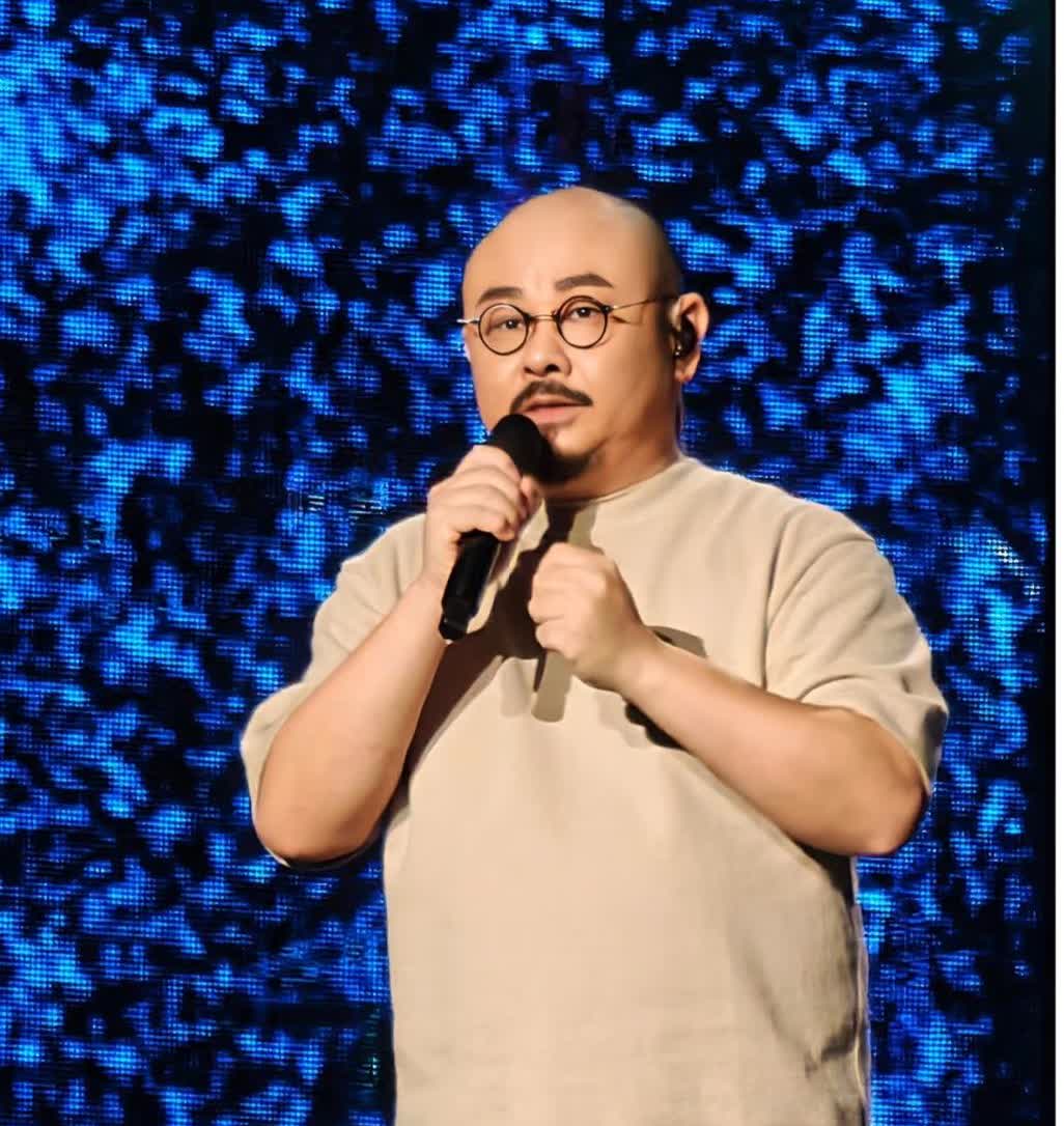 关于这次刀郎海口演唱会最戳心的不是演唱会现场万人合唱也不是刀郎被歌迷感动