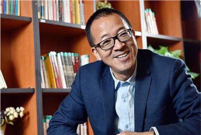 俞敏洪抛出惊人言论，他说：“如果拼了命，英年早逝的话，和不那么拼命，而活到八九十