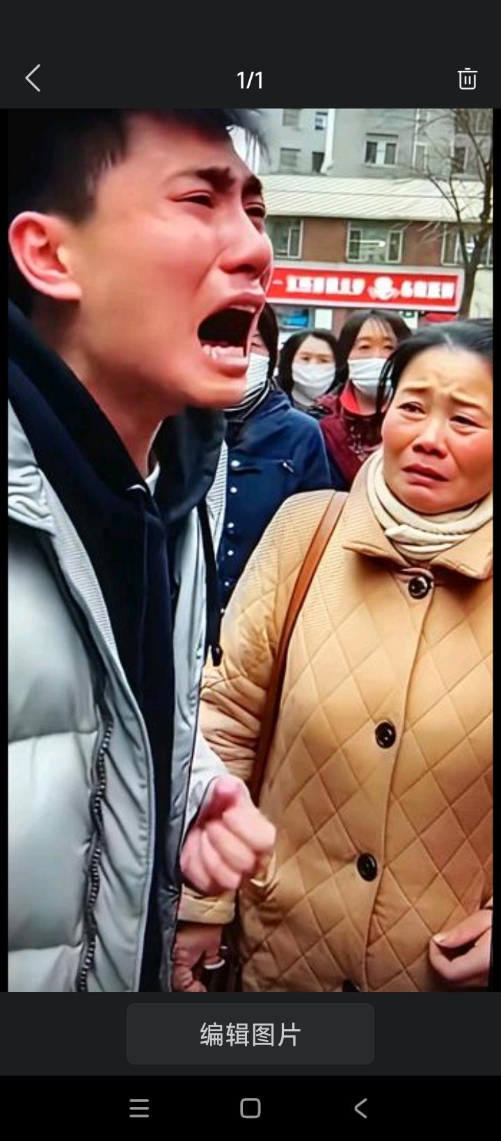 换作谁都哭！妈妈催逼儿子去相亲。儿子哭着说：妈，咱一没存款，二没车，三没房。