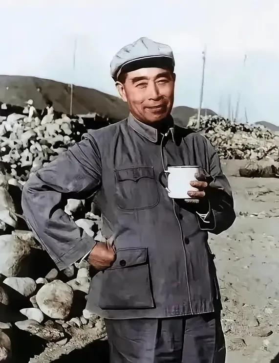 敬老炒菜1958年12月，周总理和陈毅访问湖北省麻城县时，百忙