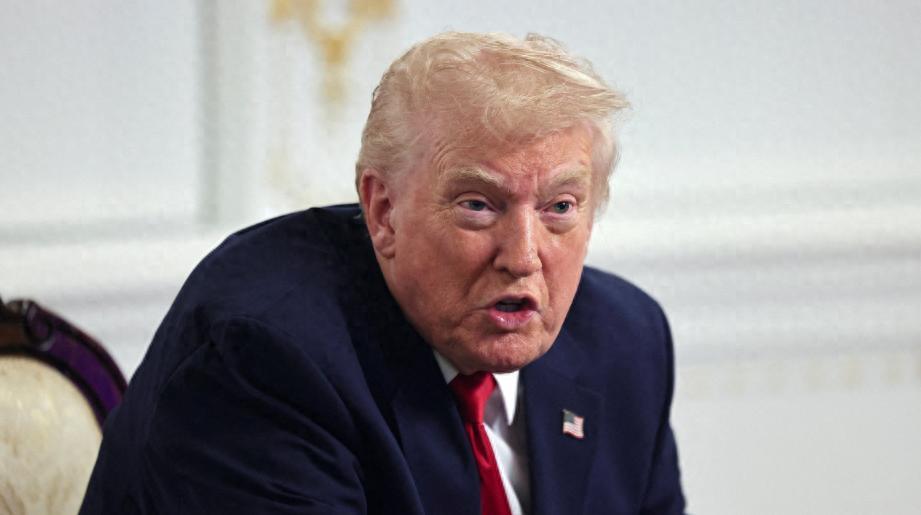 美元霸权遭重创！美国封锁委内瑞拉空域闹剧收场，人民币结算成破局关键一场闹得沸