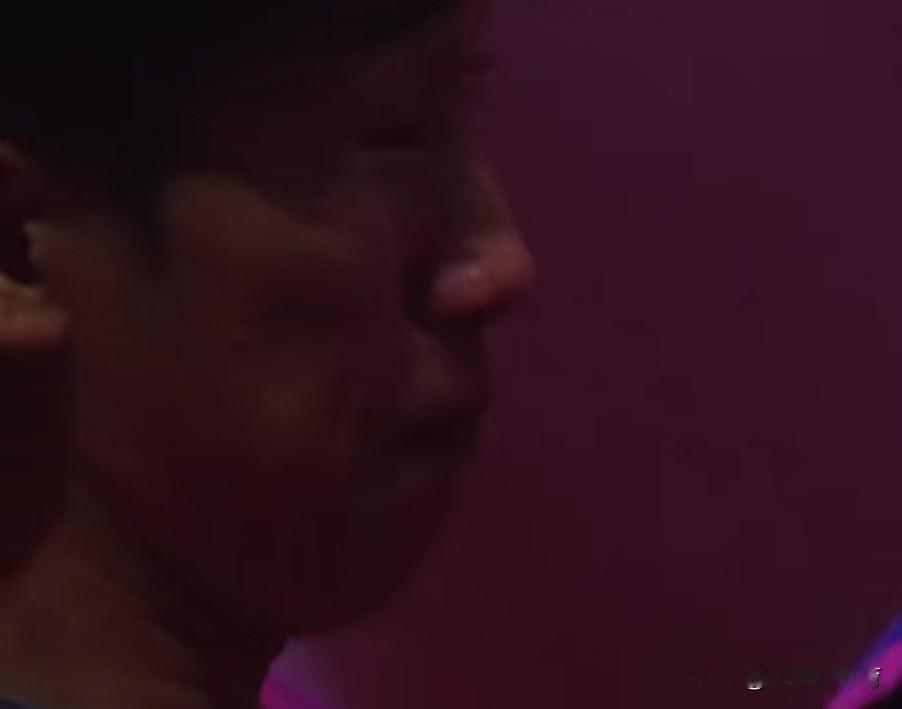吉村真晴痛哭流涕，赢了中国组合，日本队的这位混双老将，实在忍不住自己的眼泪了，坐