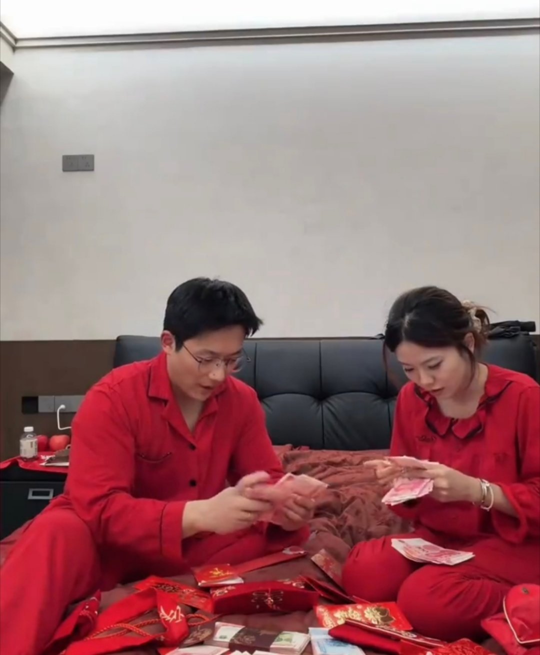 原来春宵一刻值千金是这个千金啊这真是春宵一刻值千金，都是钱啊