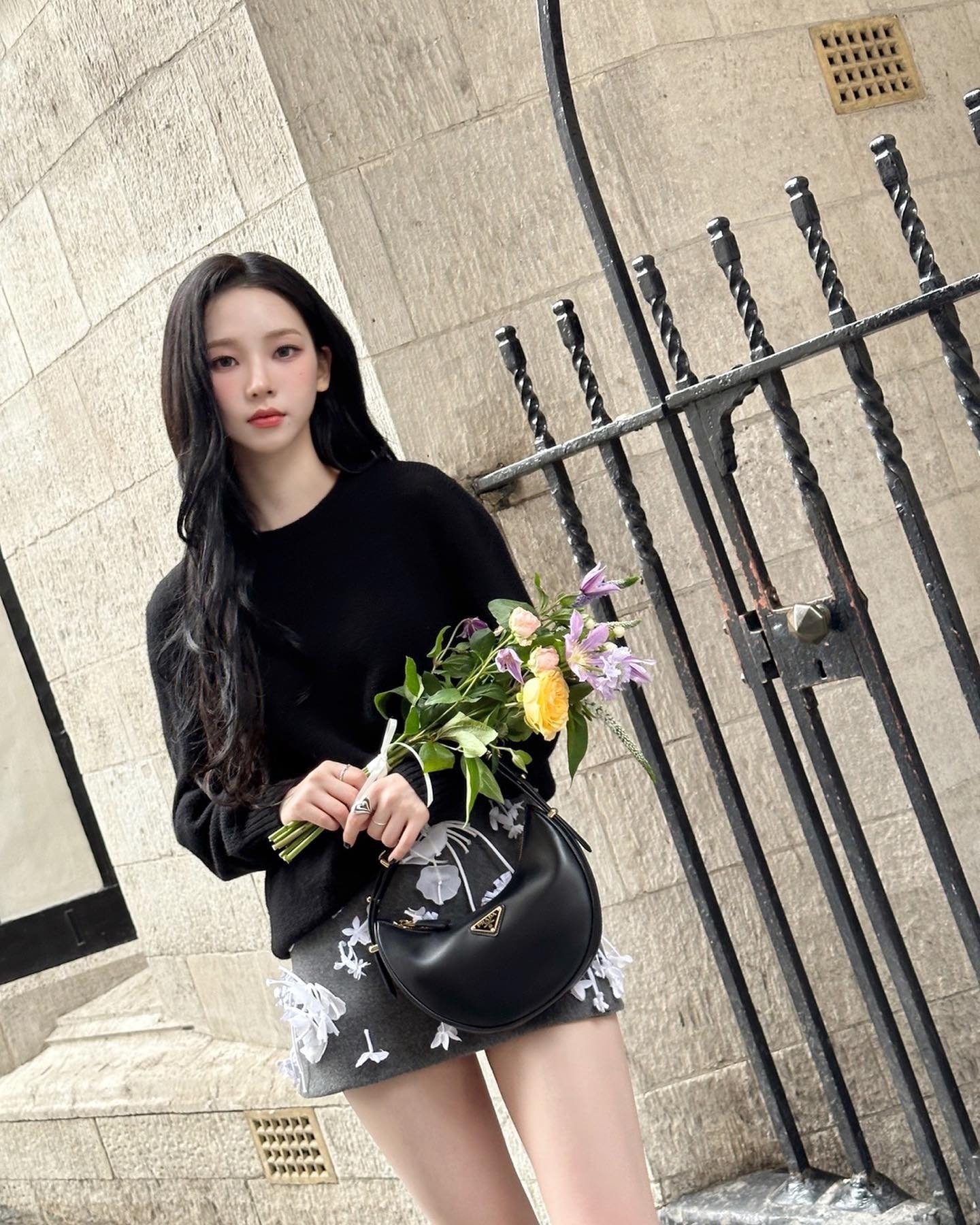 #柳智敏#231012katarinabluu𝐢𝐧𝐬更新1️⃣🖤🖤@prada#Prada