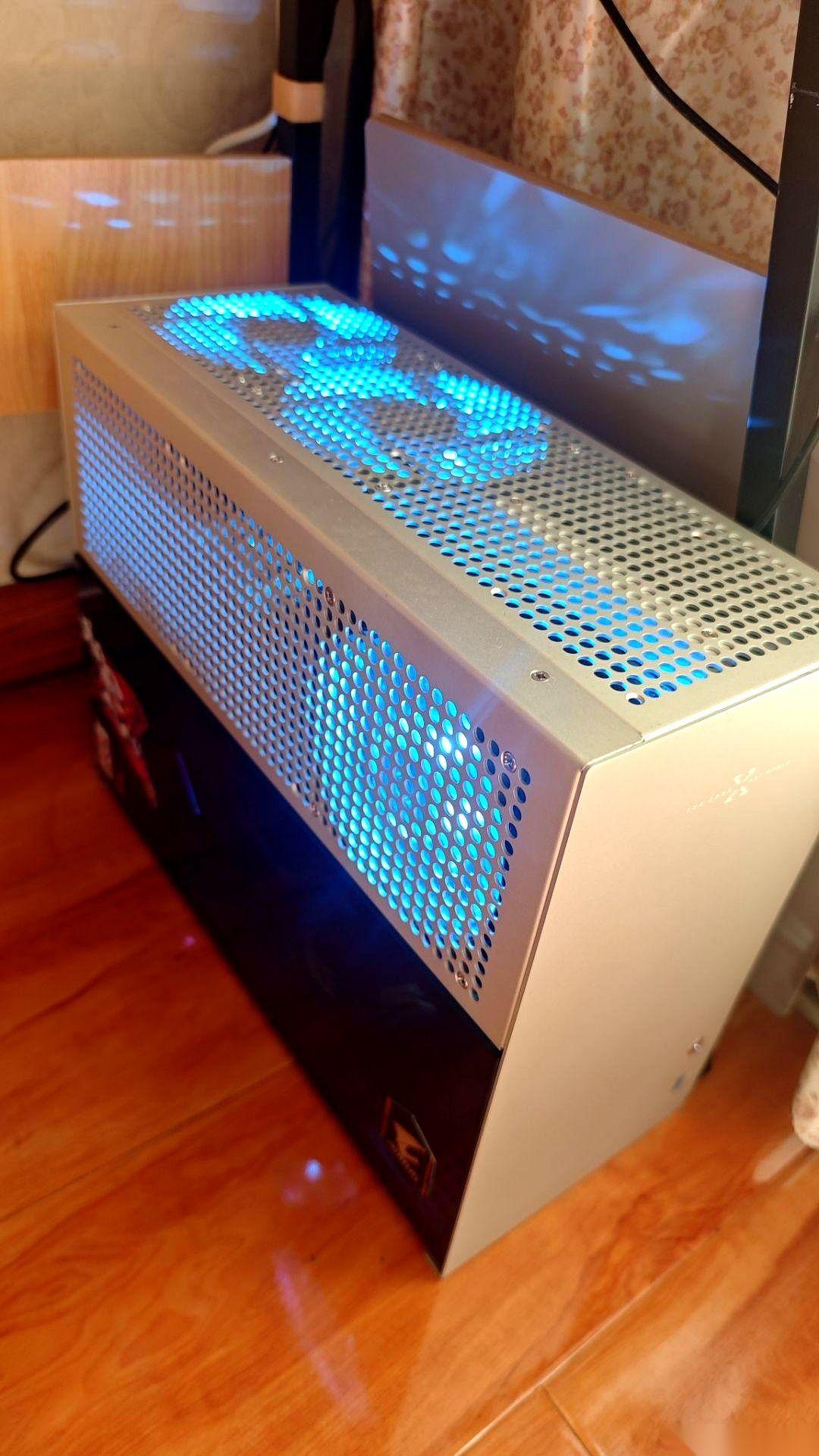 群里又一个兄弟的16G新卡到了。就那张图，一张普普通通的开箱图，直接把我心态干