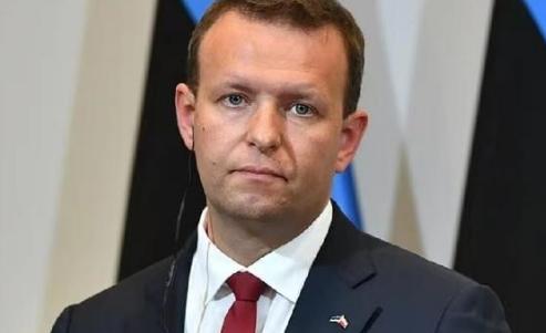 就问中国怕不怕？2026年4月初，一个人口不到中国一个地级市多的国家，突然给