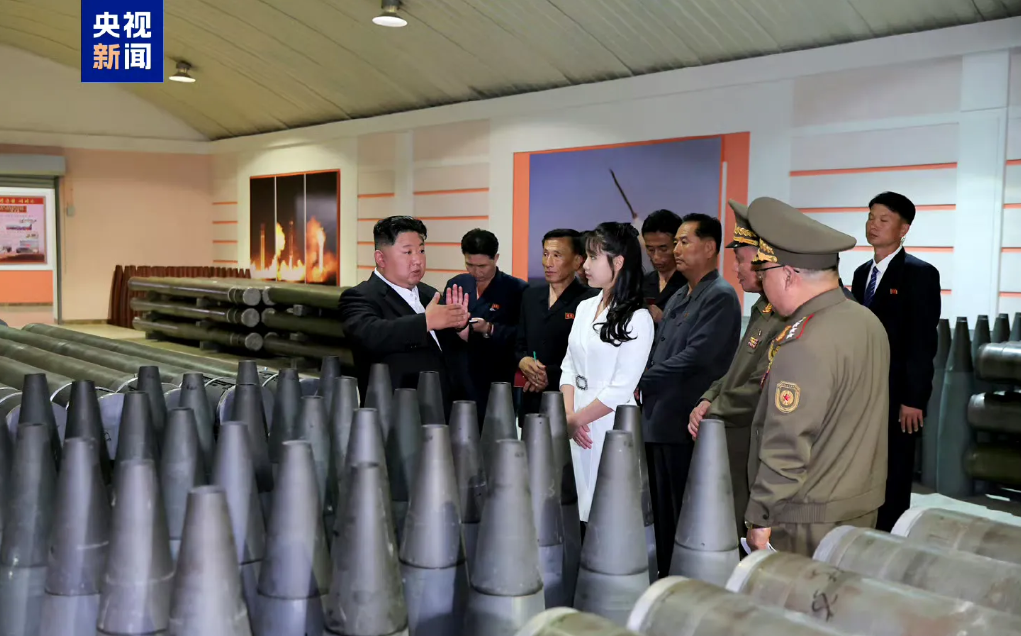 金正恩又带着女儿出来视察了，又长大了一些，形象更好一些了！​