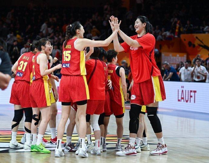中国女篮75-72波多黎各女篮，对中国女篮打分评价如下：1、韩旭：9.8分末
