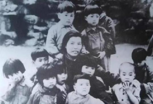 1986年10月7日，刘伯承在北京病逝。他临终前对妻子和孩子说：“杀害小华北的凶