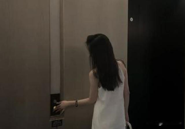 北京，一男子每天需要工作24小时，连轴转的作息让他没空跟女友深入交流，这天夜晚女