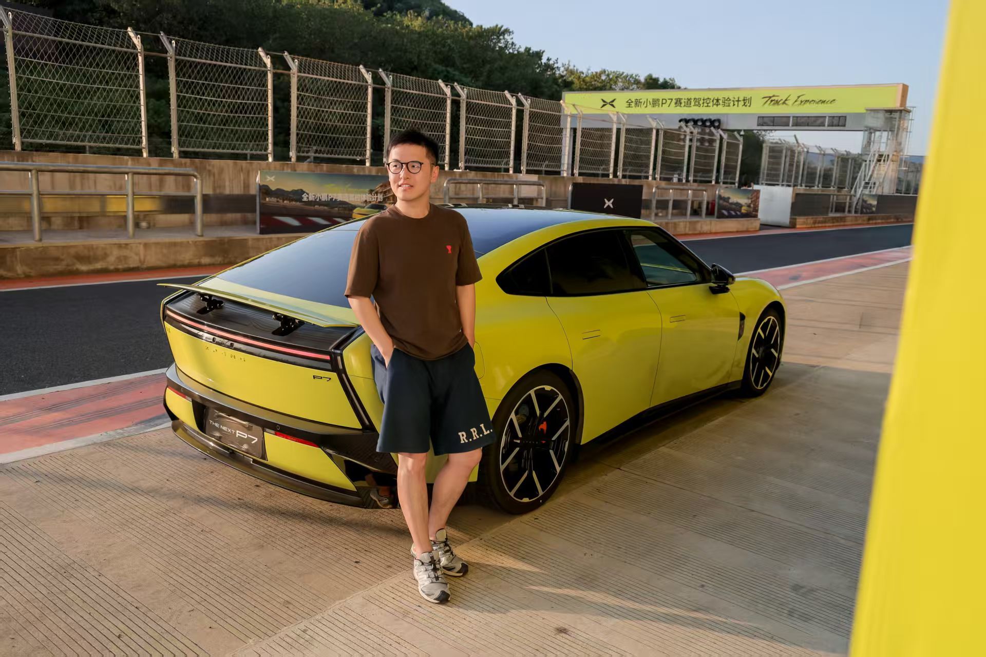 小伙子还挺精神吧[doge]最后四张是朋友视角我的工作状态，以及我镜头里的画