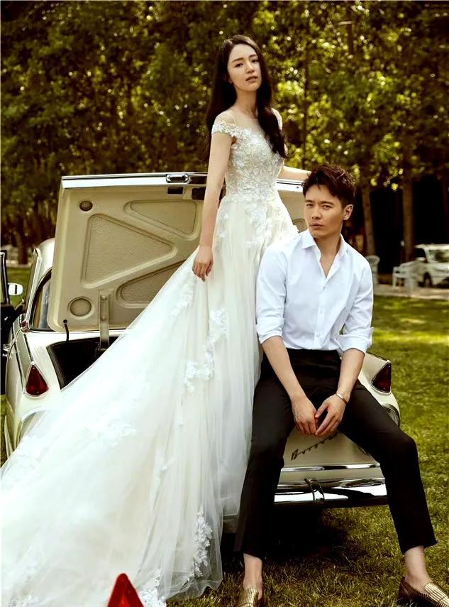 董璇与前夫的婚纱照，真的是太美了，童话与王子的颜值，他的前夫估计后悔死了，估计也