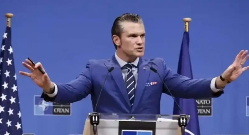 美国防长离开了新加坡，是灰溜溜离开的？还是满载而归离开的？我们就看一看他在3天会
