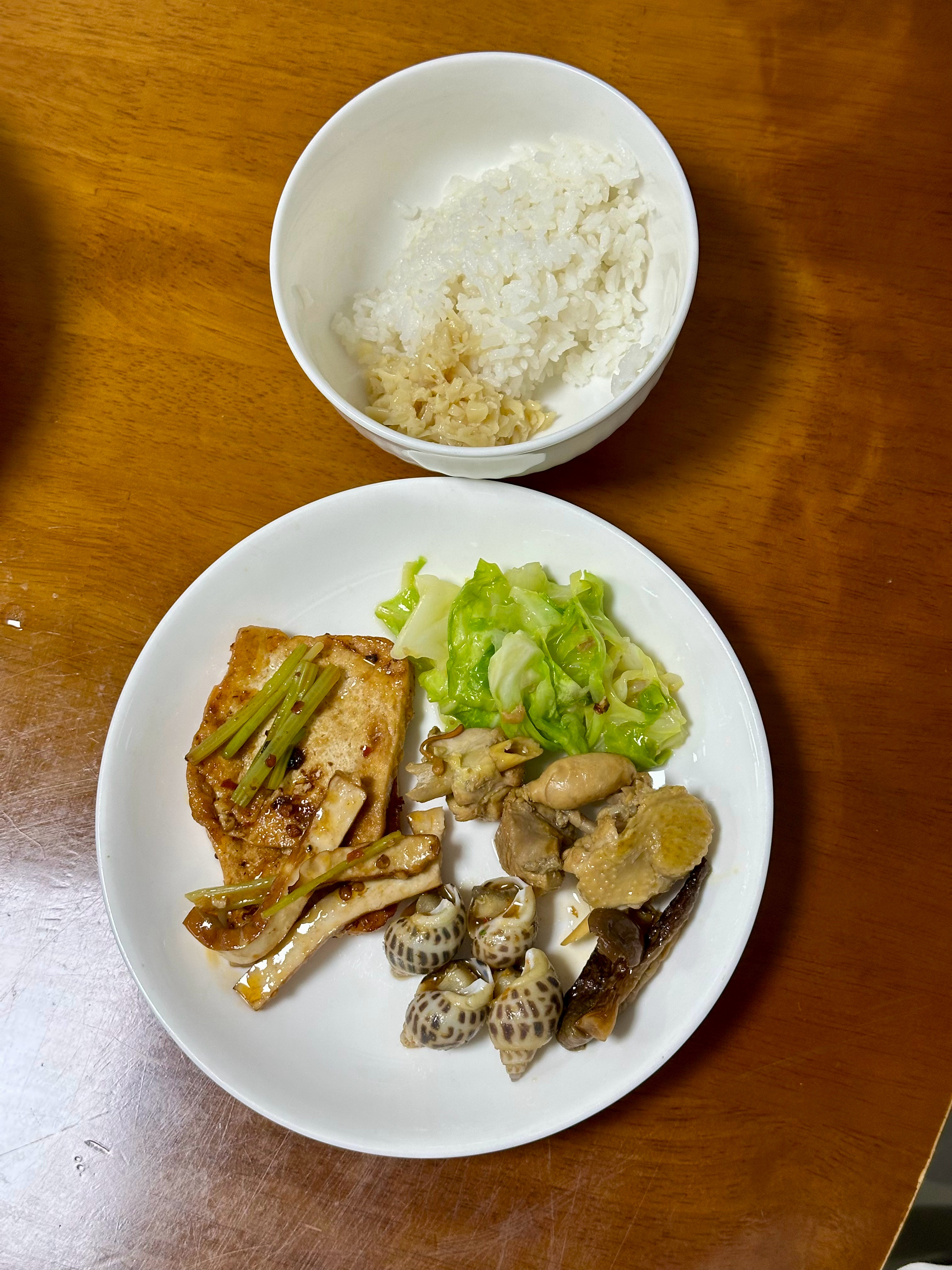 叮热中午冻米饭，家常豆腐安逸。成都