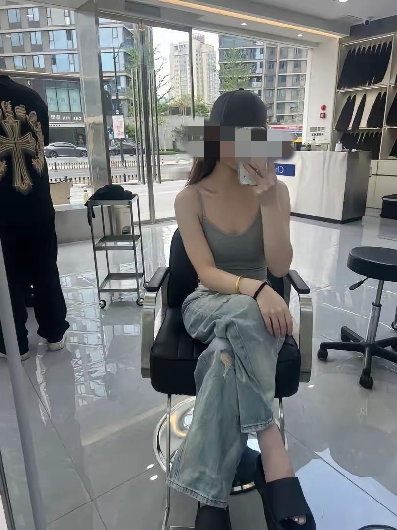 河南，一男子与谈了3年的女友准备结婚，女方不要彩礼不要三金，唯一的要求就是在房本