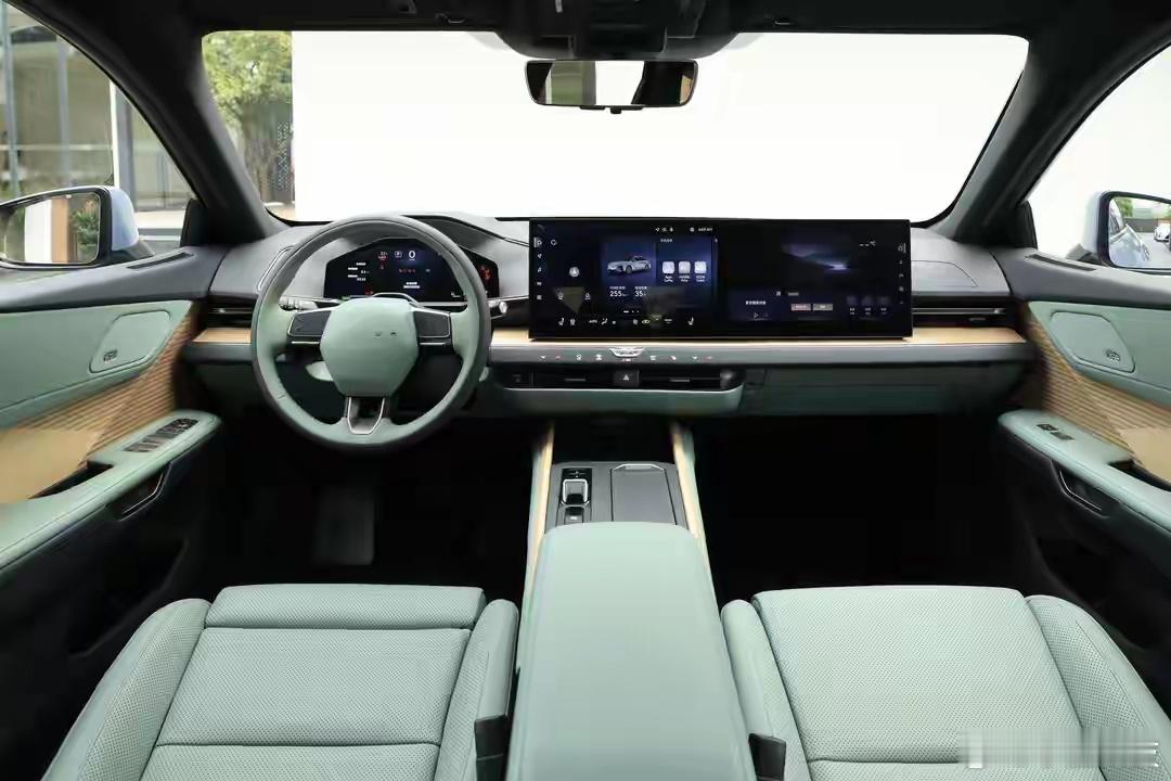 听说雷克萨斯去年在国内卖得不错，2025年销量突破了18万辆，光ES累计就超过了