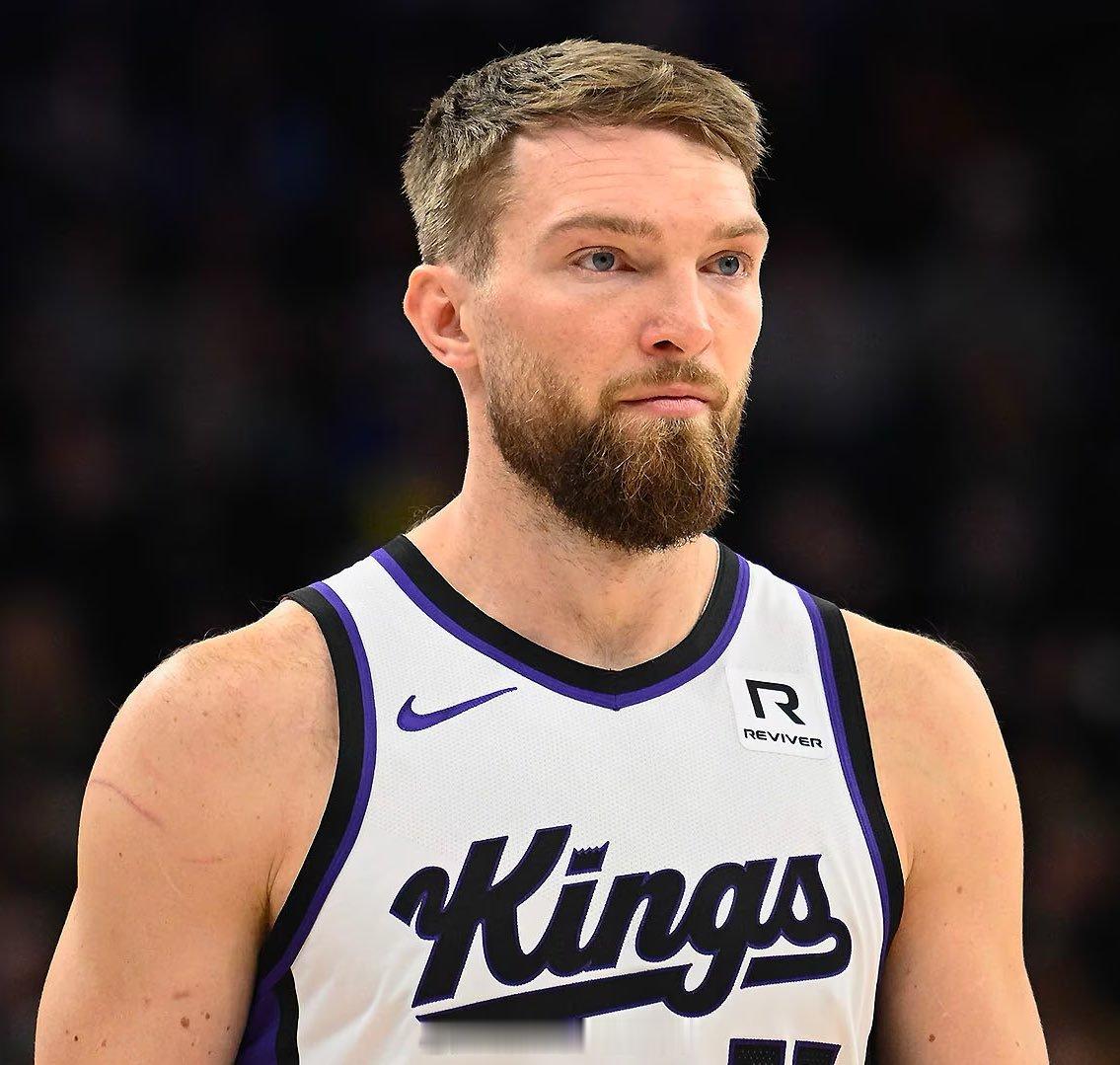 据JakeFischer报道，猛龙队已正式表达了对安东尼·戴维斯和多曼塔斯·萨