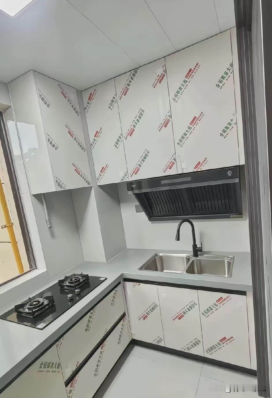你们说是设计师的问题，还是安装师傅的问题？