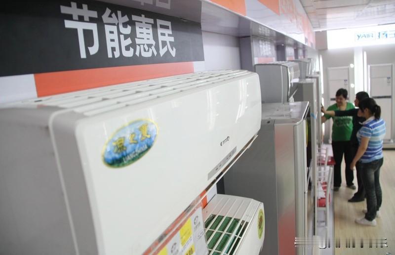 在选择空调方面你家里预算可以，我认为你应该选择格力空调如果家里预算比较低，没