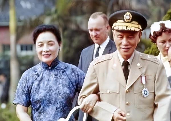 1957年，黄百韬之子被判死刑，其母亲求见宋美龄：我只有一个要求这事可不是