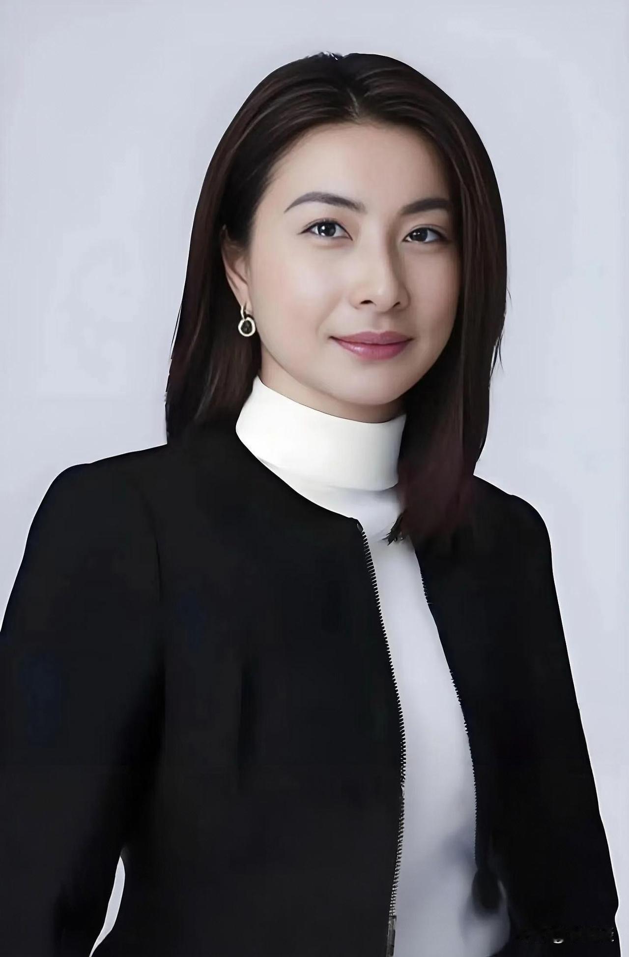 郭晶晶现在的心情估计比吃了苍蝇还恶心，她苦心经营几十年的形象，却因为看走了眼被牵