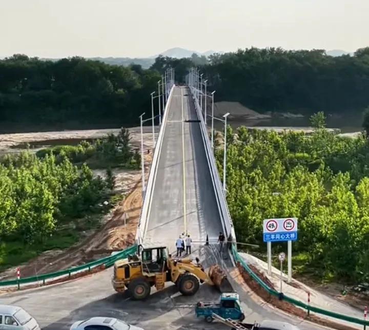 三只羊捐赠4000万为安徽怀宁县和潜山市修建了一座大桥，彻底改变了当地群众过河只