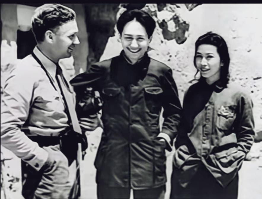 那个时候的延安也是很开放的，一些外国记者纷纷通过各种渠道冲破敌伪和敌对势力的封锁