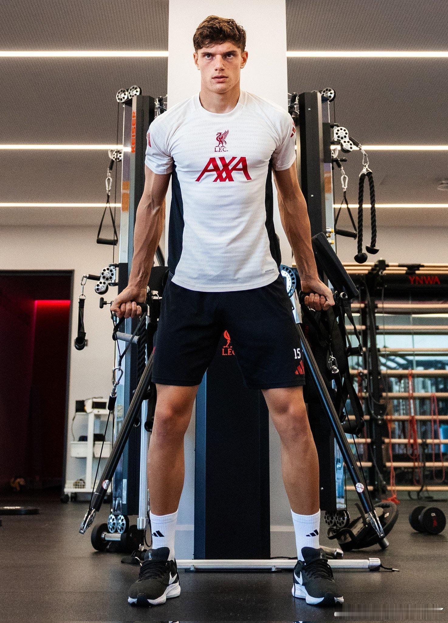 莱奥尼爆料，为范迪克主刀医生，这次也是为莱奥尼主刀：在电视上观看比赛时，你可能会