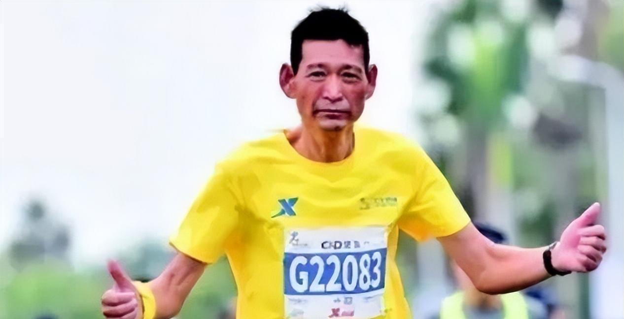 2016年，当安徽男子贺明拿到肺癌晚期诊断书时，医生断言他仅剩3个月生命。这