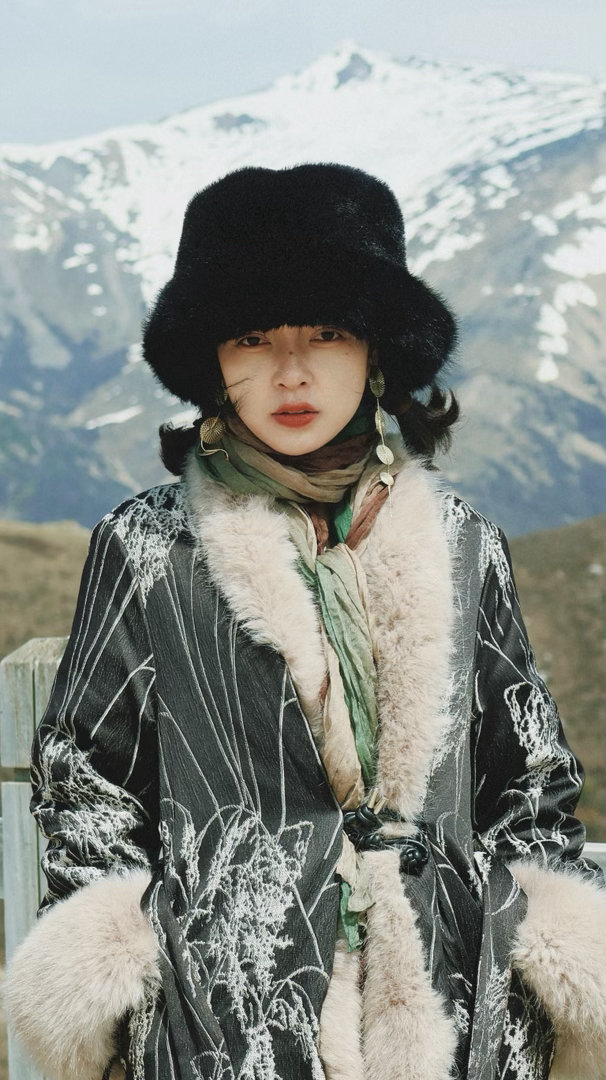 之前在松潘去爬雪山的照片一直都没有发，放在相册里面落满了灰尘。那趟旅行的最后一天