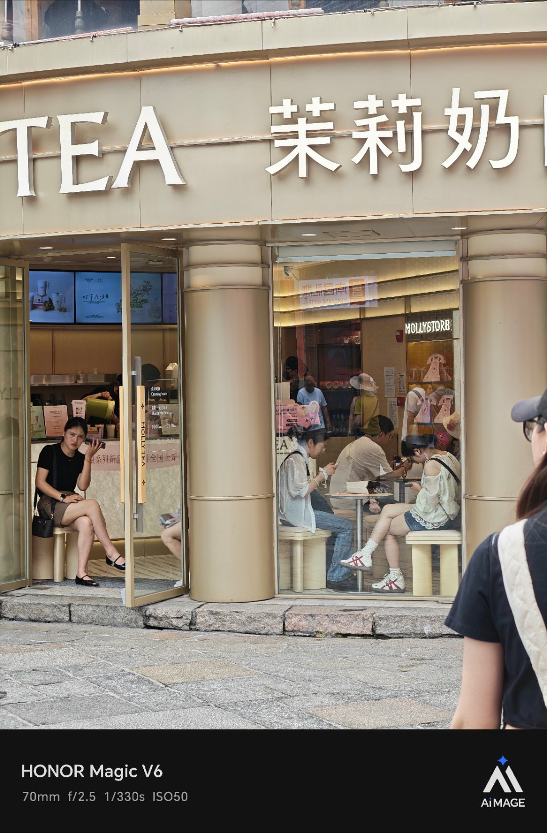 有个尴尬的问题去奶茶店不买奶茶，可以在里面休息吗？