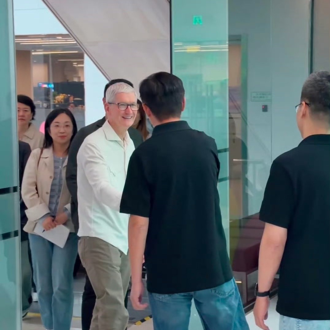 库克爱奇艺库克到访爱奇艺，瞬间梦回生命树！还记得iPhoneDuo发布会上那段