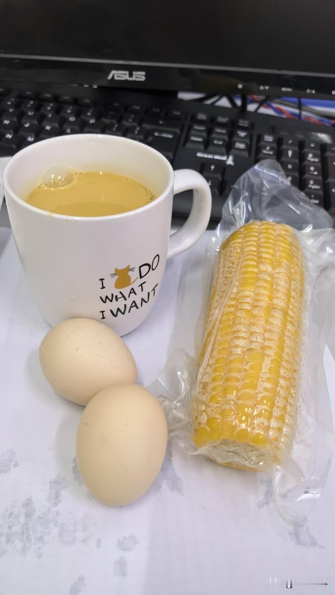 早餐，再贵也要舍得吃的十种健康食物！第一，鸡蛋。水煮、煎蛋、蒸蛋都行，一天吃