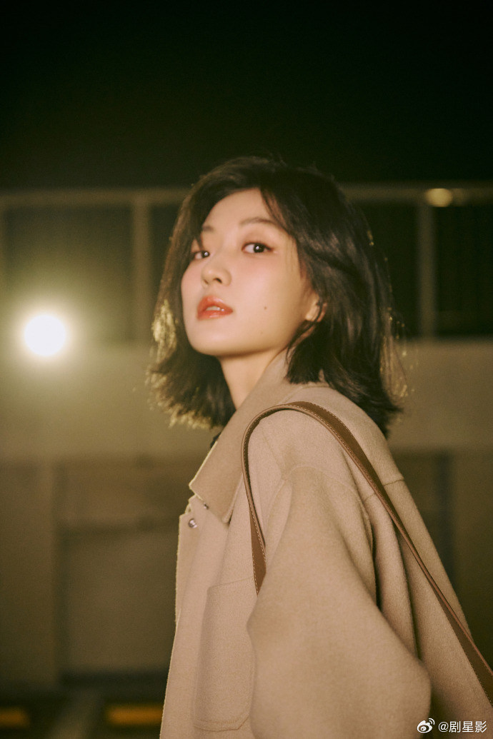 孙千米兰时装周穿搭孙千时装周短发穿搭真的是把我美到了呀，咱们的孙千真的是个衣