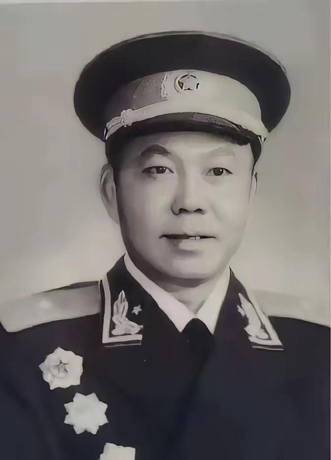 1984年3月，开国少将孔俊彪回到了老家福建宁化，他对时任县武装部政委的周积源，