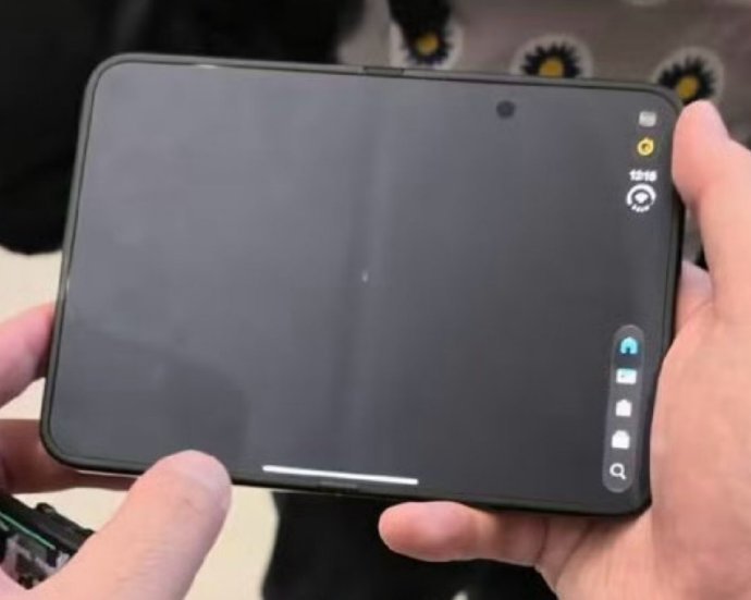 “看不到折痕”​​​​何同学说​​​​何同学评测iPhone新机​​