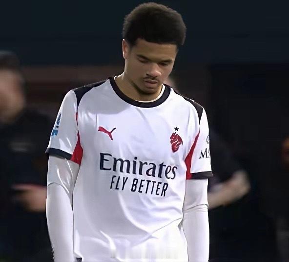 萨勒马克尔斯得有点危机感了，尽管阿泰卡梅不足以撼动萨勒马克尔斯的主力位置，近期的